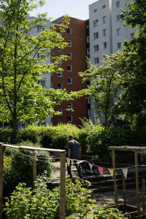 Beim Projekt 'Let It Grow' der Hamburger Bürgerstiftung kommen Menschen aus einer Nachbarschaft im Hamburger Stadtteil Kirchdorf-Süd einmal die Woche zum gemeinsamen Gärtnern und Kochen zusammen.